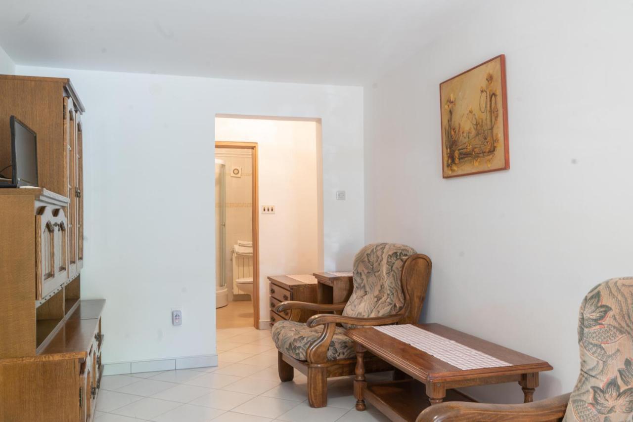 Rooms Ljubica เซรส ภายนอก รูปภาพ