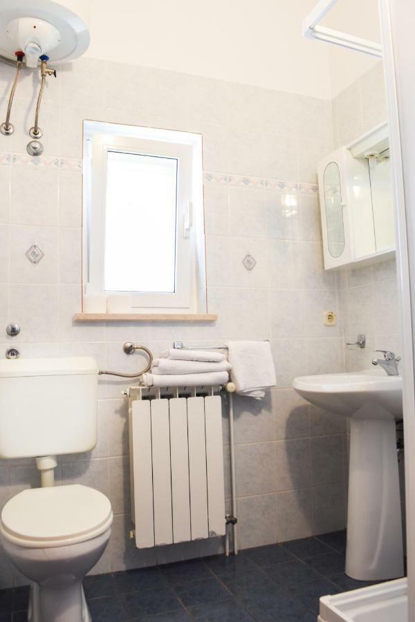 Rooms Ljubica เซรส ภายนอก รูปภาพ